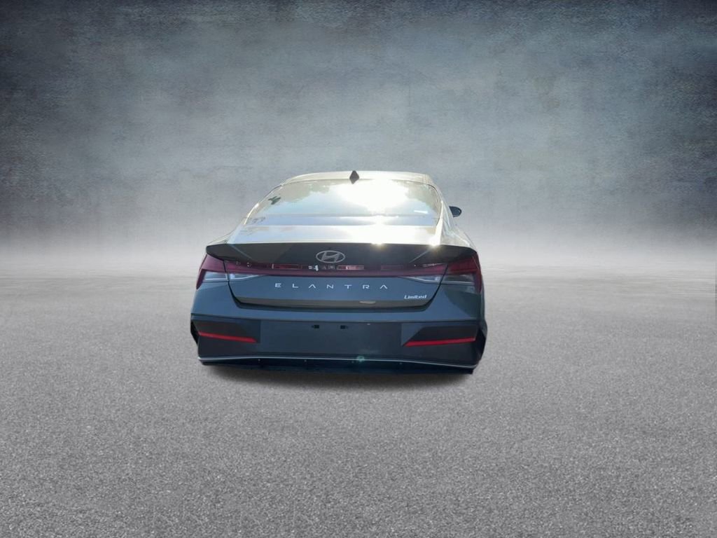 New 2025 Hyundai Elantra Limited image 19