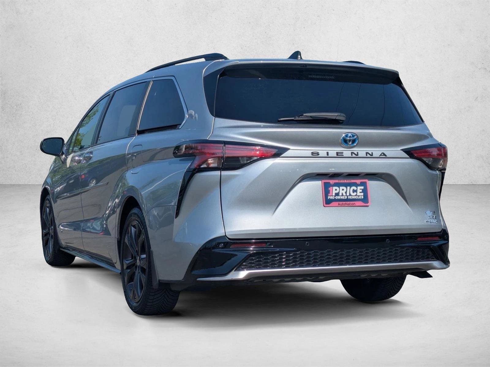 Used 2021 Toyota Sienna XSE w/ XSE Plus Package FWD image 8