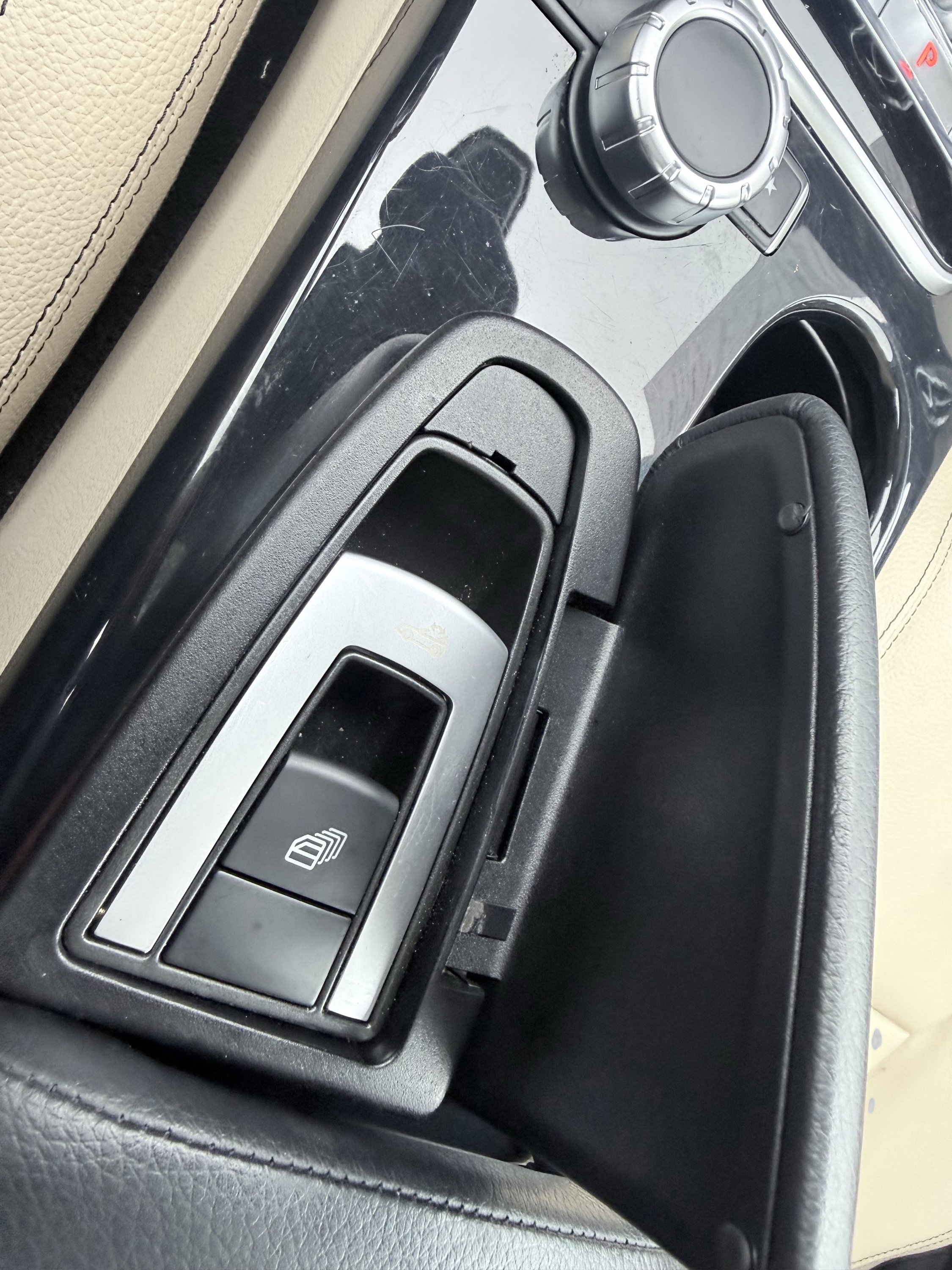 Used 2020 Mercedes-Benz SLC 300 w/ Premium Package image 39