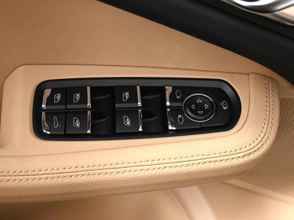 New 2026 Porsche Macan AWD/4WD image 34