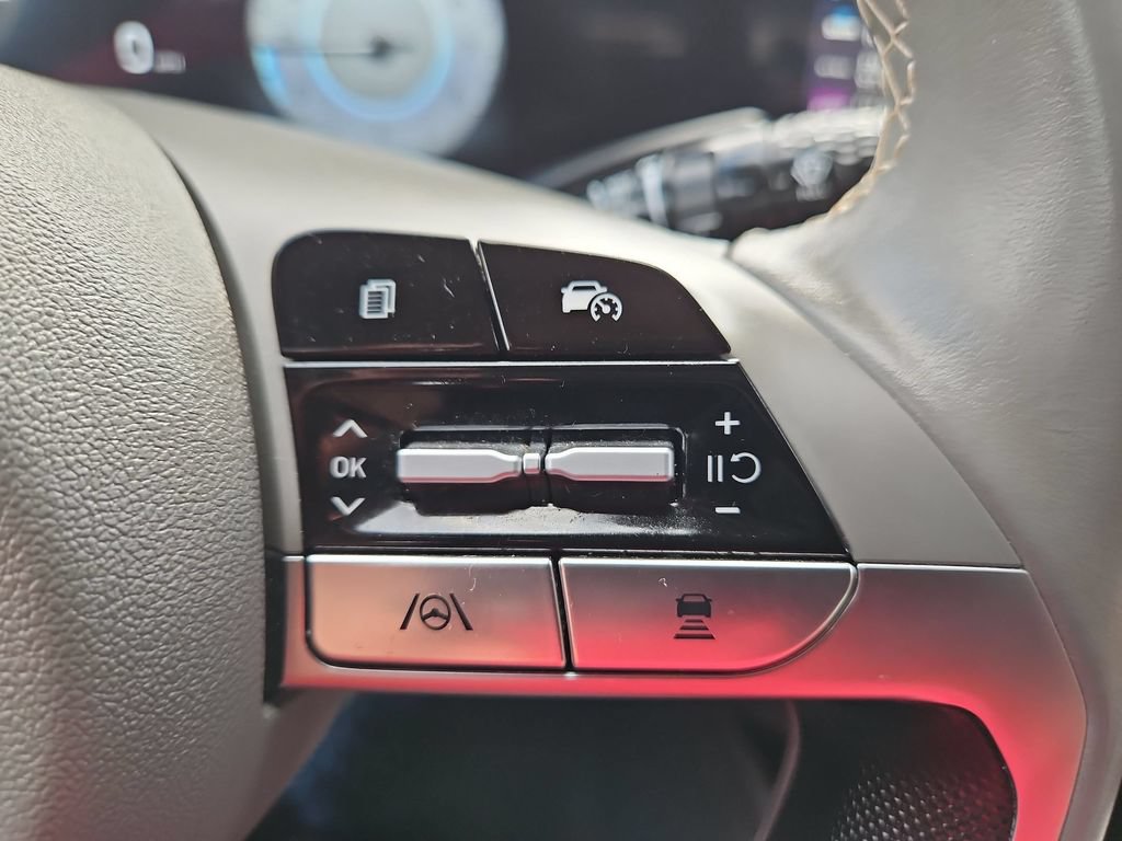 Used 2025 Hyundai Elantra SEL FWD image 22