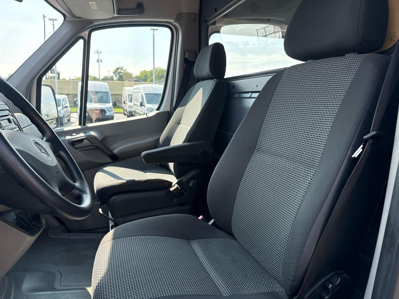 Used 2011 Mercedes-Benz Sprinter 2500 image 13