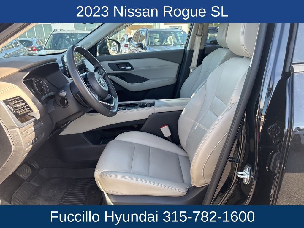 Used 2023 Nissan Rogue SL w/ SL Premium Package image 11