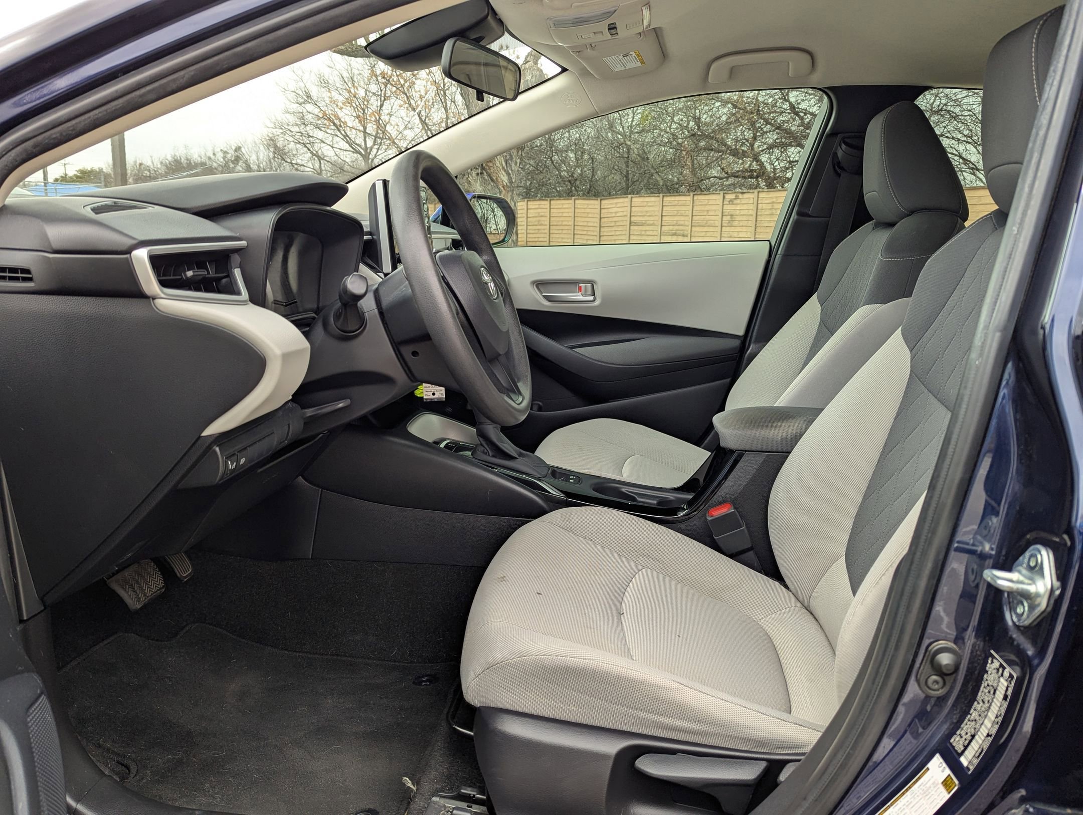 Used 2021 Toyota Corolla LE w/ Carpet Mat Package (TMS) image 10