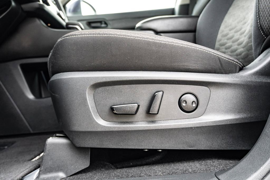 Used 2025 Nissan Pathfinder SV image 12
