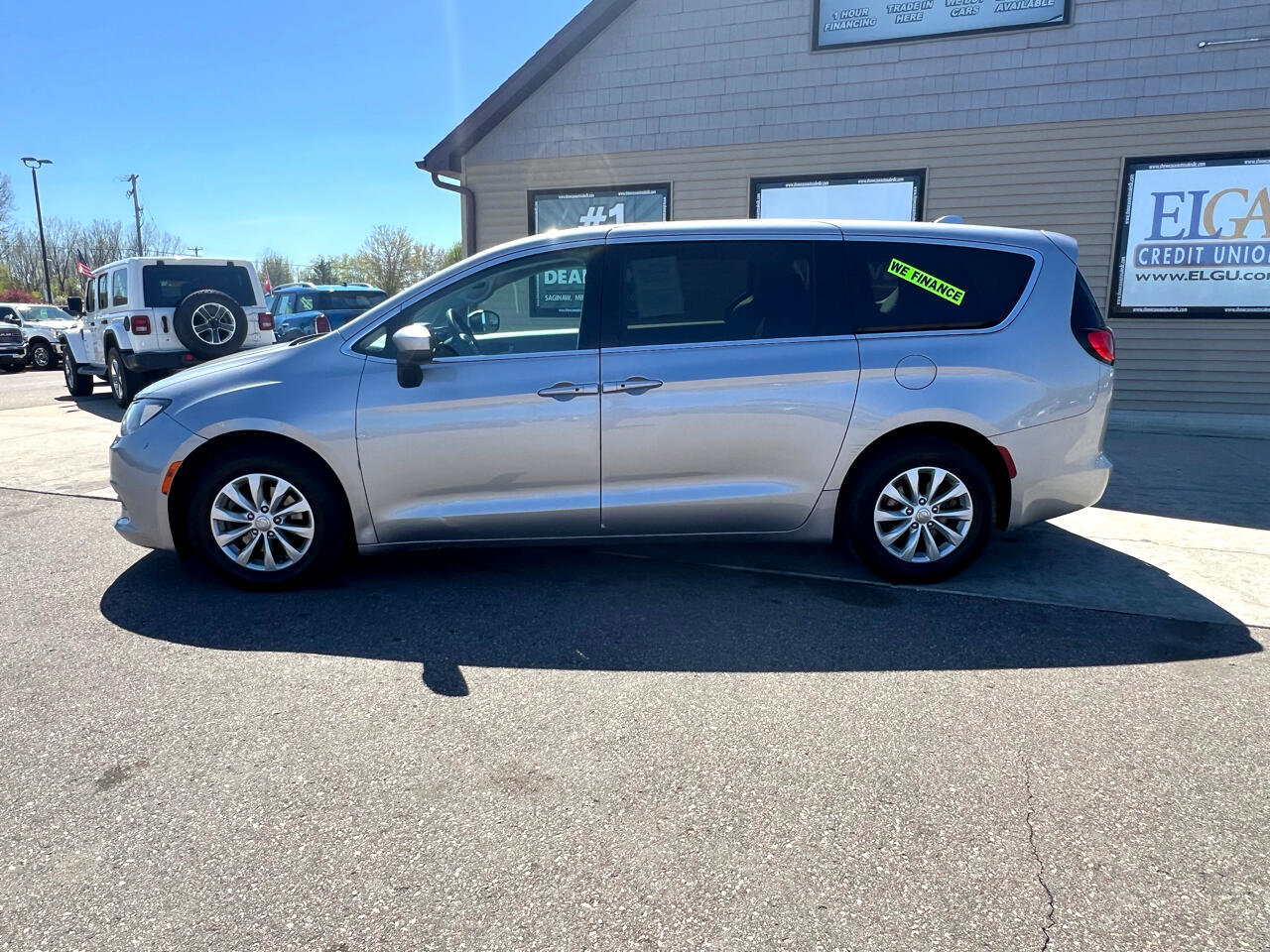 Used 2017 Chrysler Pacifica Touring w/ Tire & Wheel Group image 8