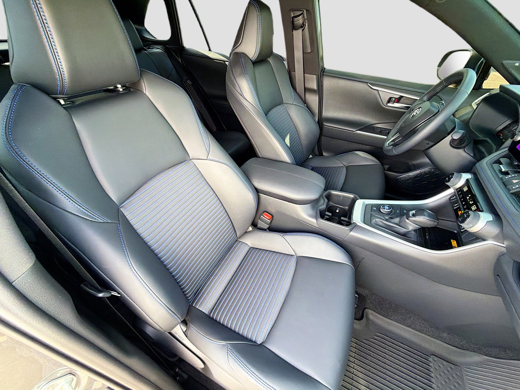 Used 2025 Toyota RAV4 XSE w/ Advanced Technology Package image 14