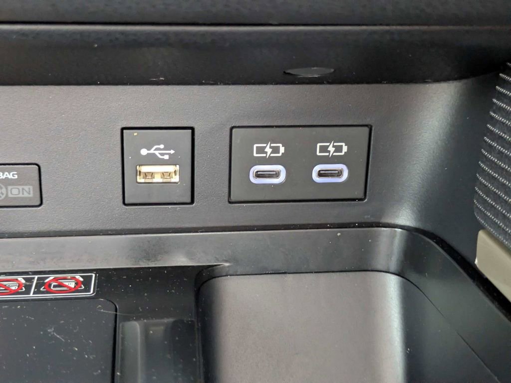 Used 2025 Toyota Camry SE FWD image 23