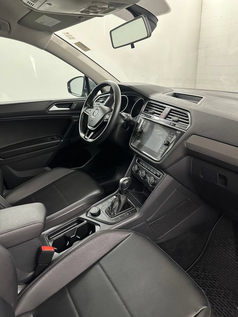 Used 2020 Volkswagen Tiguan SE w/ 3rd Row Seat Package AWD/4WD image 39