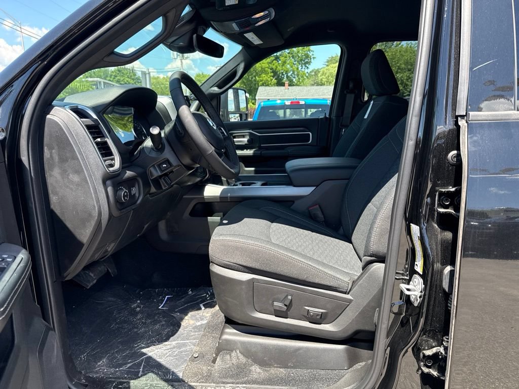 New 2026 RAM 2500 Big Horn AWD/4WD image 16