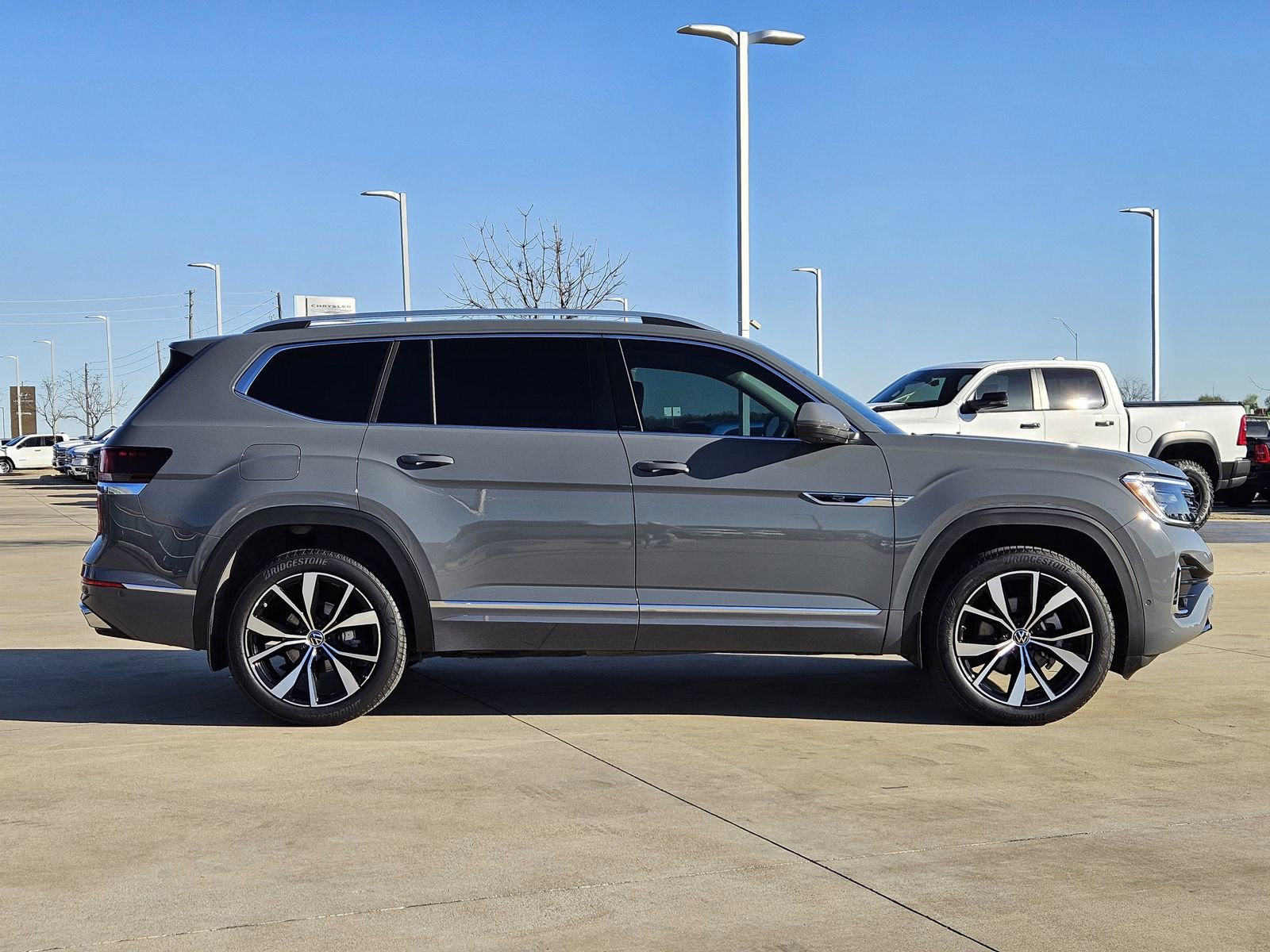Used 2025 Volkswagen Atlas SEL Premium R-Line image 7