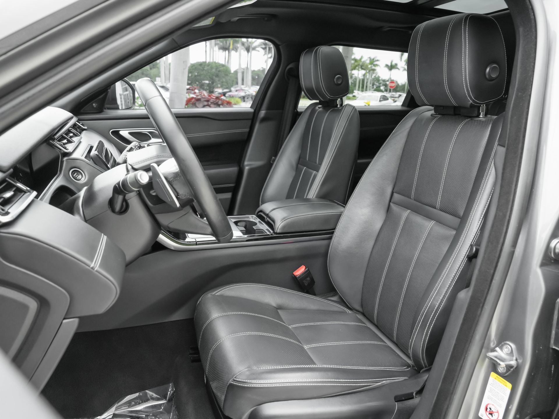 Used 2019 Land Rover Range Rover Velar R-Dynamic SE AWD/4WD image 7
