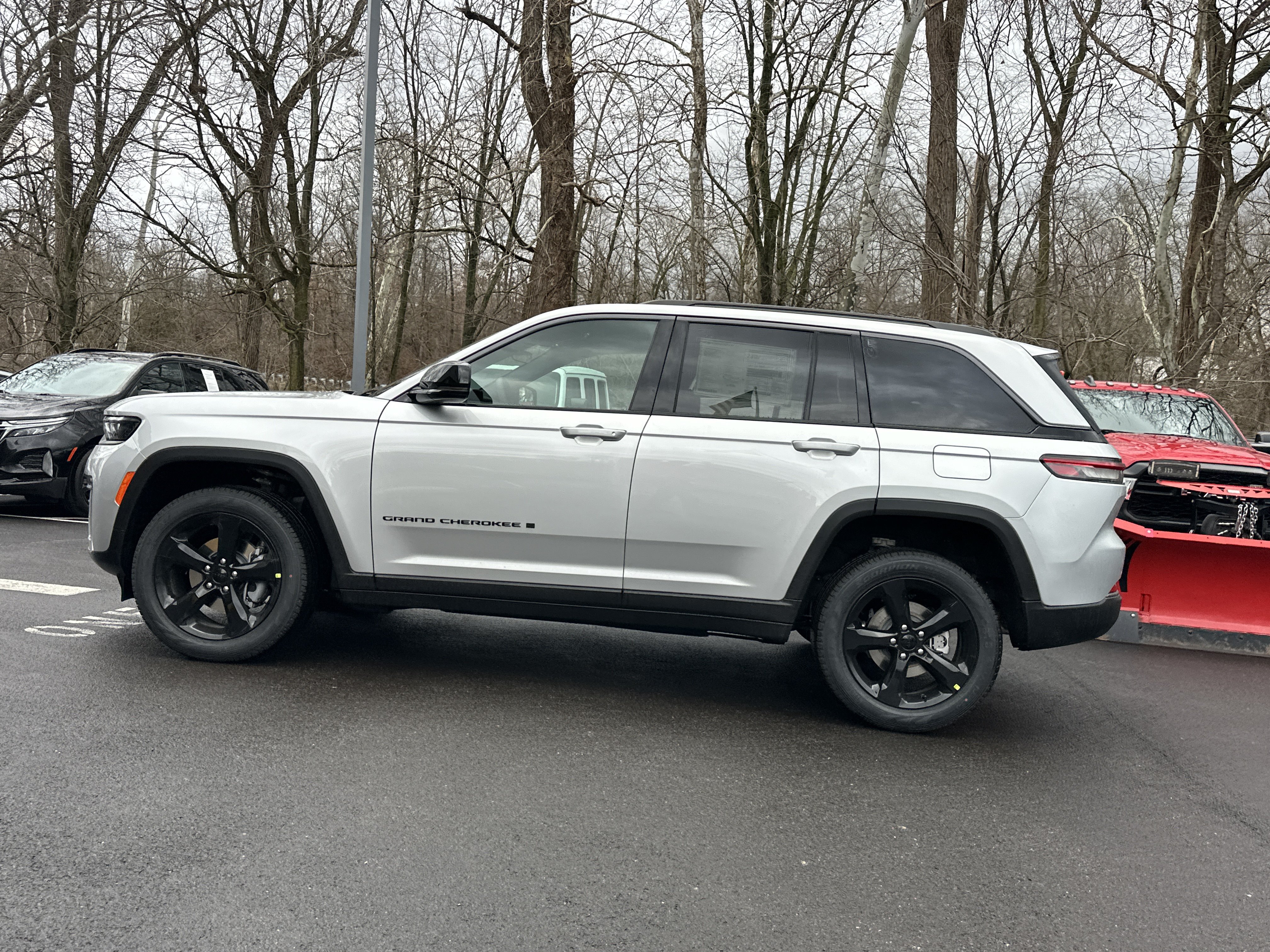 New 2026 Jeep Grand Cherokee Limited w/ Limited Altitude Package AWD/4WD image 24