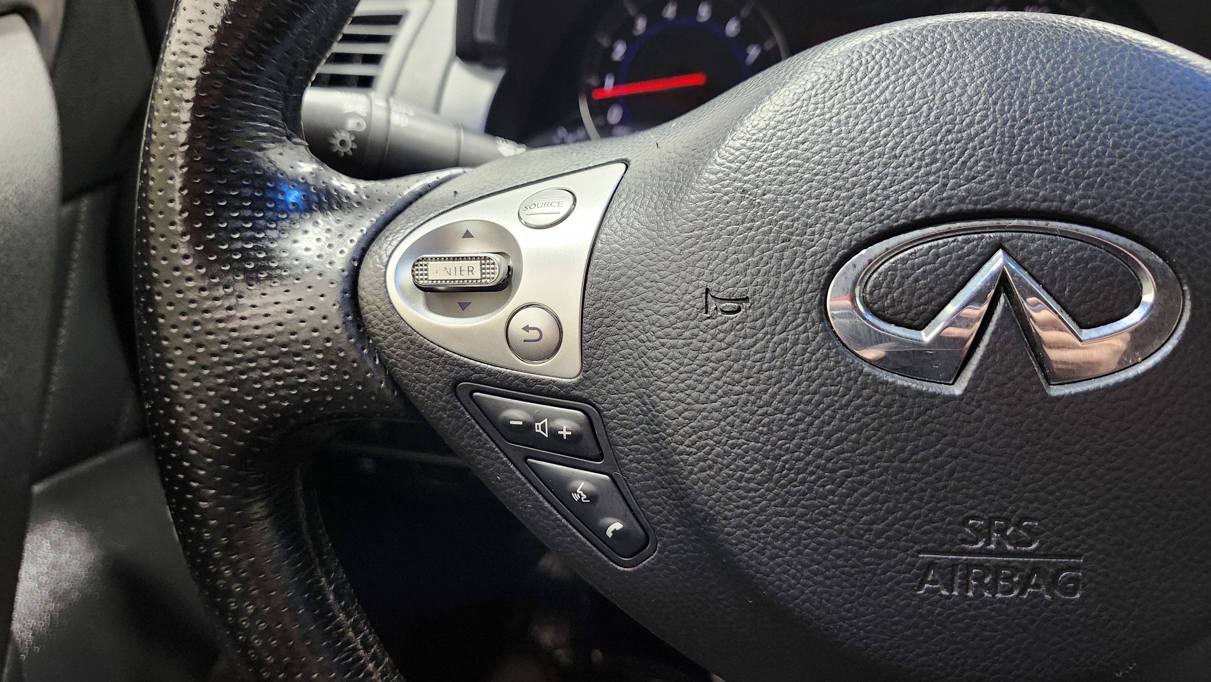 Used 2011 INFINITI FX35 AWD w/ Premium Pkg image 36