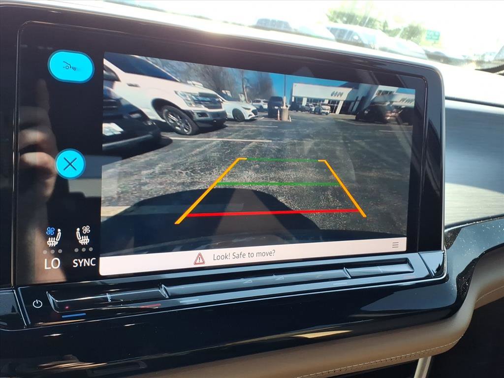 Used 2024 Volkswagen Atlas Cross Sport SE image 14