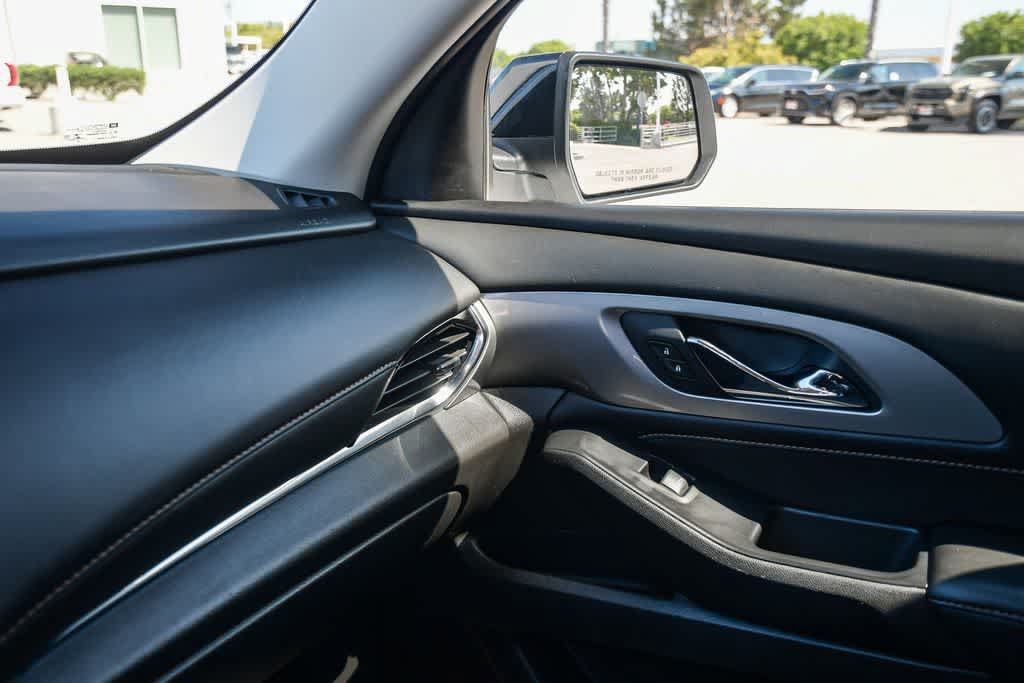 Used 2021 Chevrolet Traverse LS FWD image 23