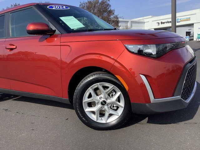 Used 2024 Kia Soul LX w/ Option Group 015 image 3