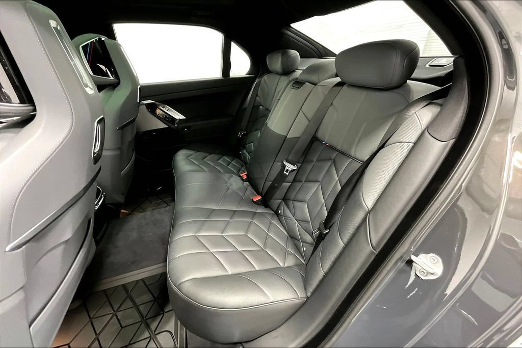 New 2026 BMW 740i RWD image 18