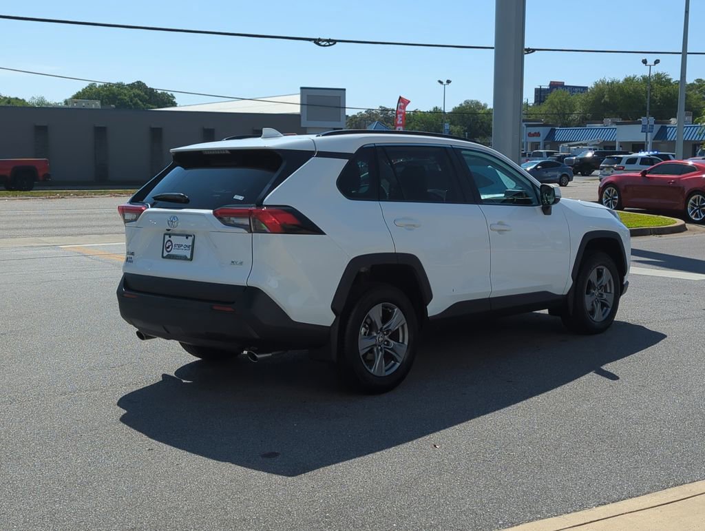 Used 2024 Toyota RAV4 XLE w/ Convenience Package FWD image 7