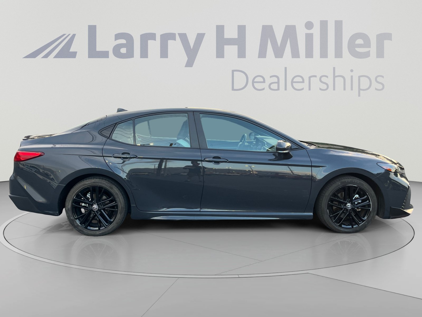 Used 2025 Toyota Camry SE FWD image 6