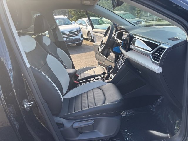 New 2025 Volkswagen Taos SEL image 24