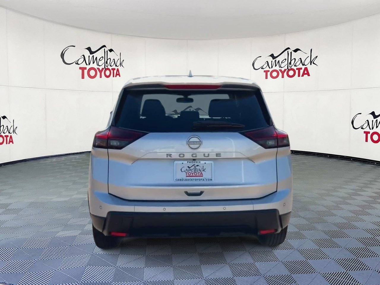 Used 2025 Nissan Rogue SV FWD image 3