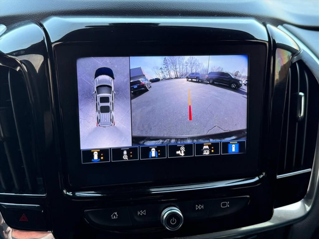 Used 2023 Chevrolet Traverse Premier AWD/4WD image 24