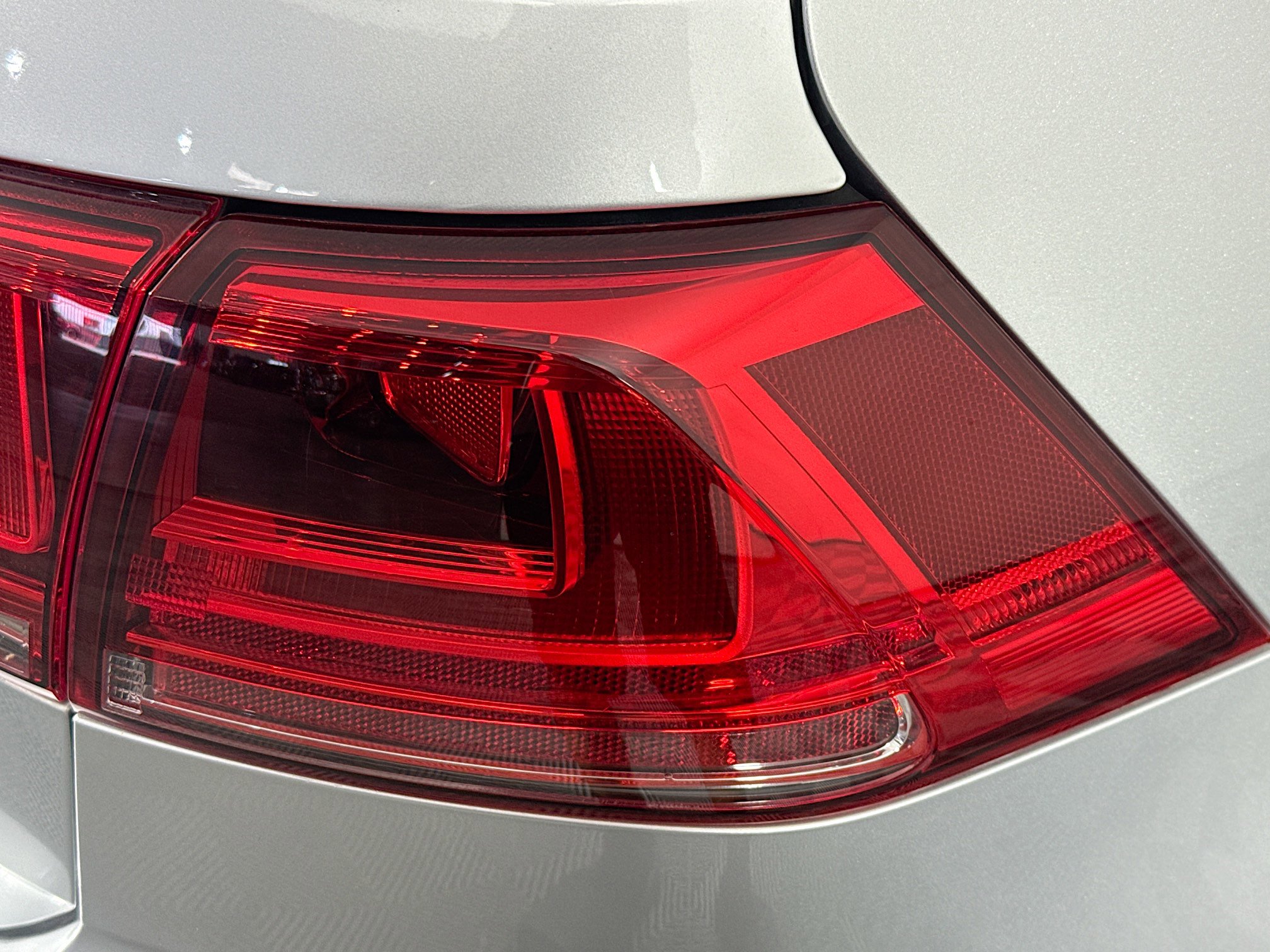 Used 2016 Volkswagen e-Golf SE w/ DC Fast Charging Package image 31