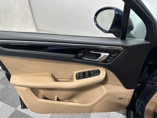 Used 2021 Porsche Macan S AWD/4WD image 14
