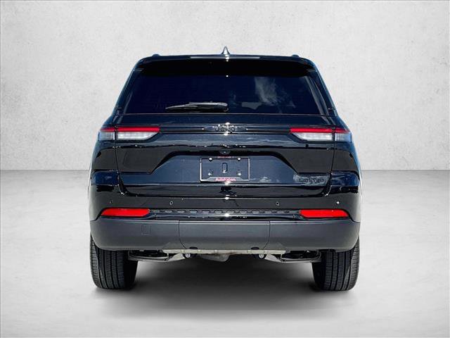 Used 2024 Jeep Grand Cherokee Limited w/ Black Appearance Package image 4