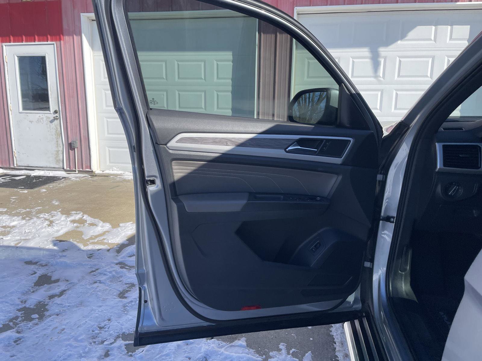 Used 2023 Volkswagen Atlas Cross Sport SE image 12