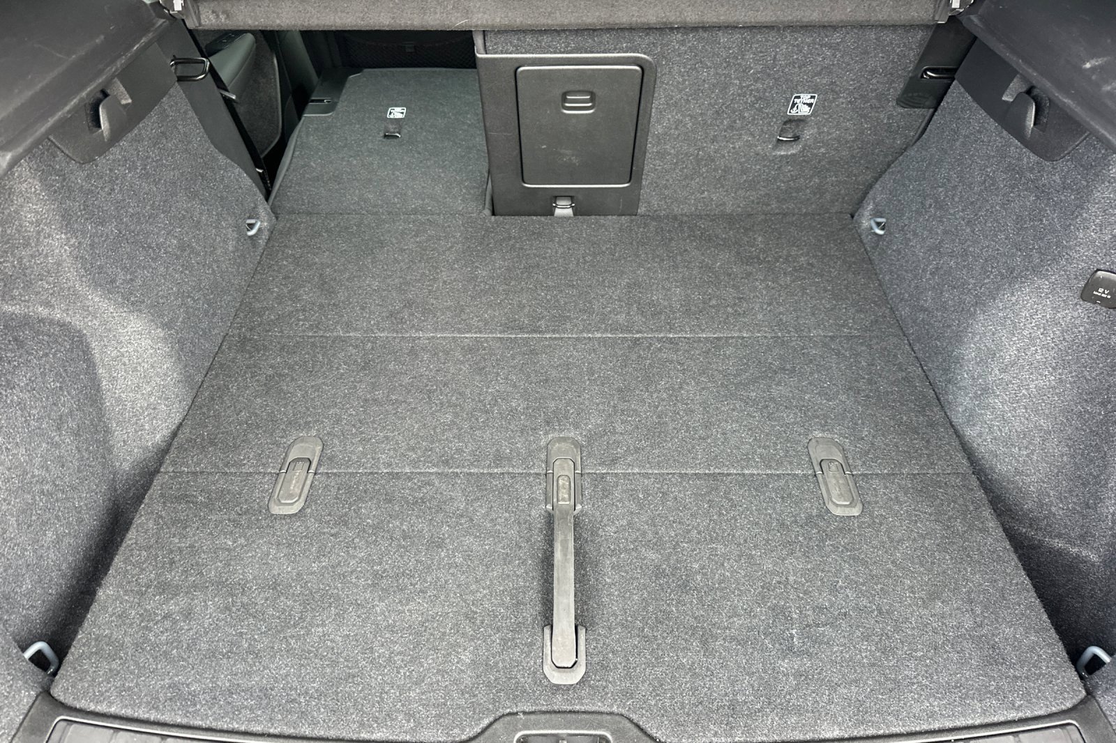 Used 2023 Volvo XC40 Recharge Ultimate image 16