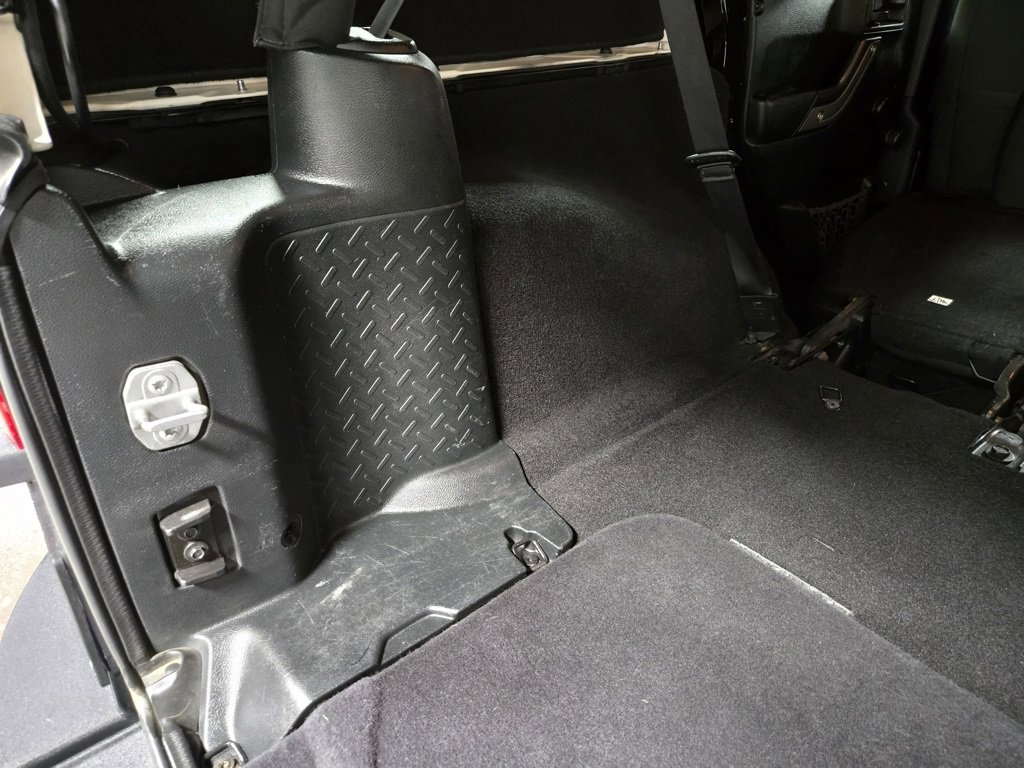 Used 2017 Jeep Wrangler Unlimited Sport w/ Connectivity Group image 40