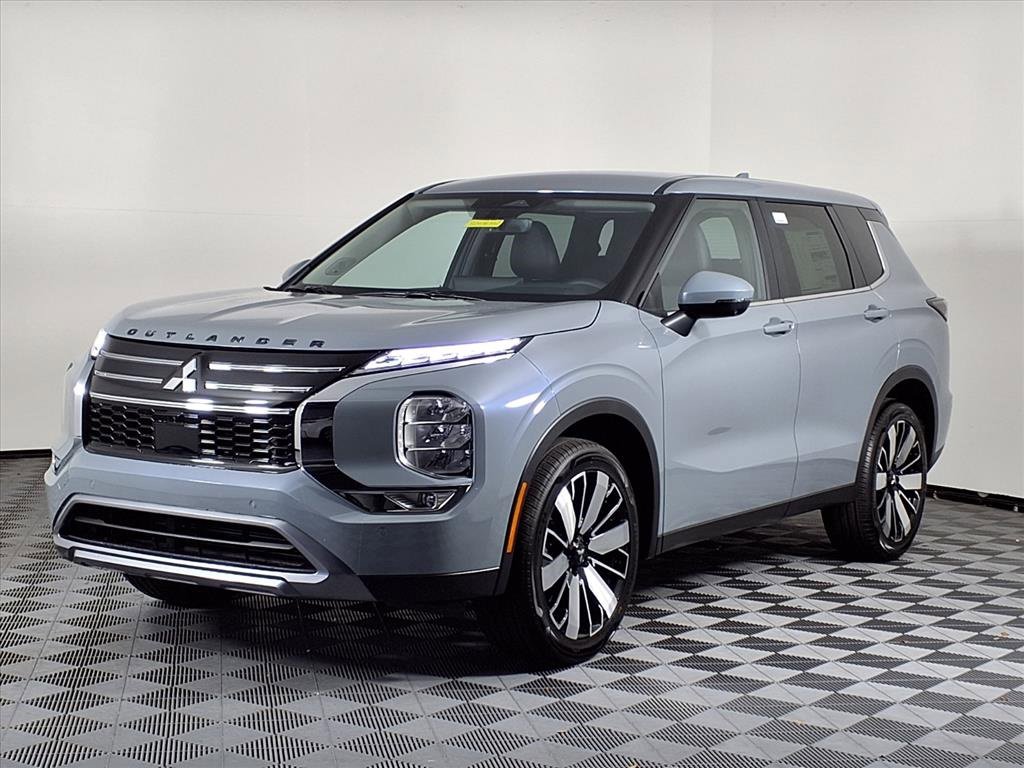 New 2025 Mitsubishi Outlander SE image 3