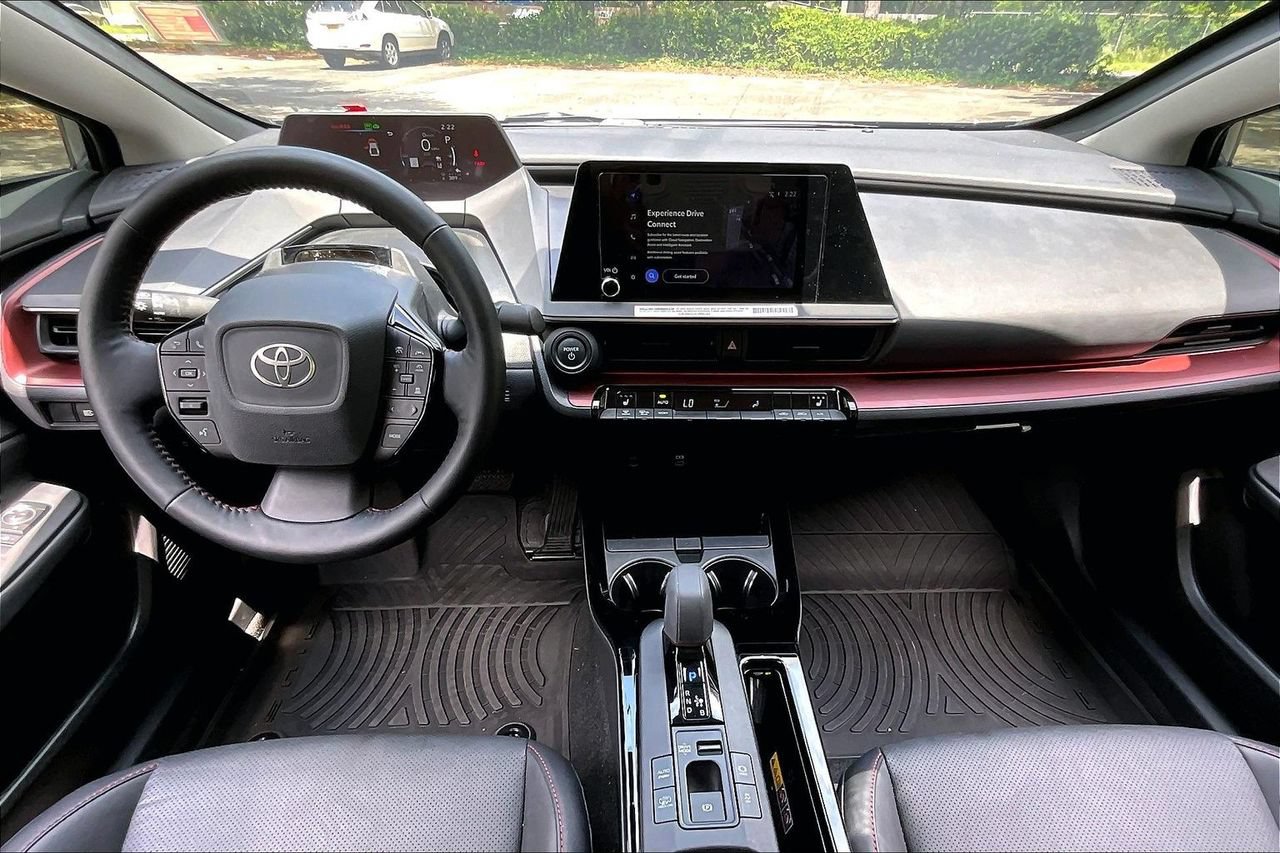 Used 2024 Toyota Prius Prime FWD image 7