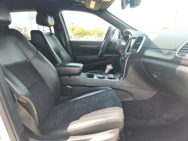 Used 2018 Jeep Grand Cherokee Altitude RWD image 18