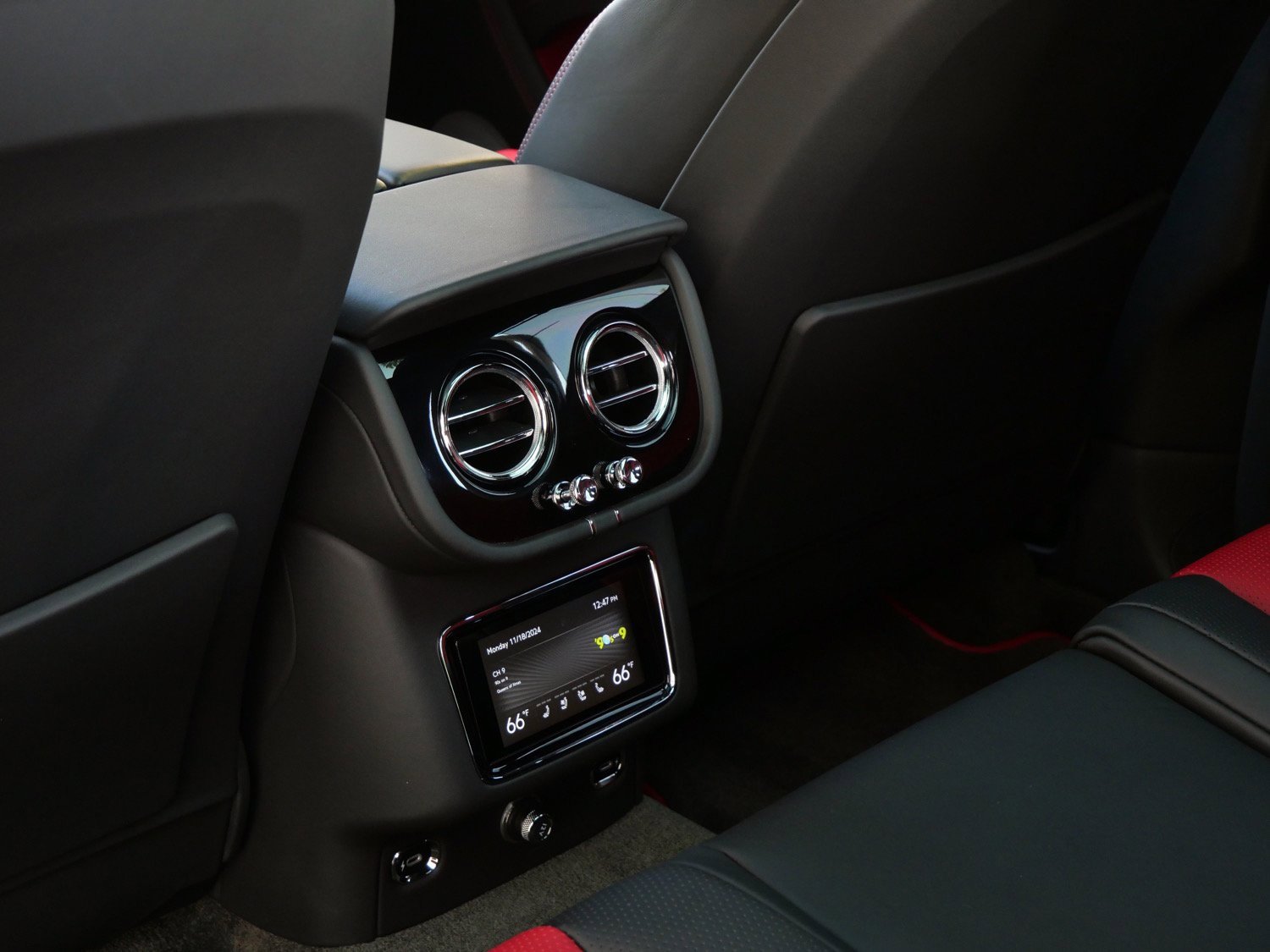 Used 2022 Bentley Bentayga S image 19