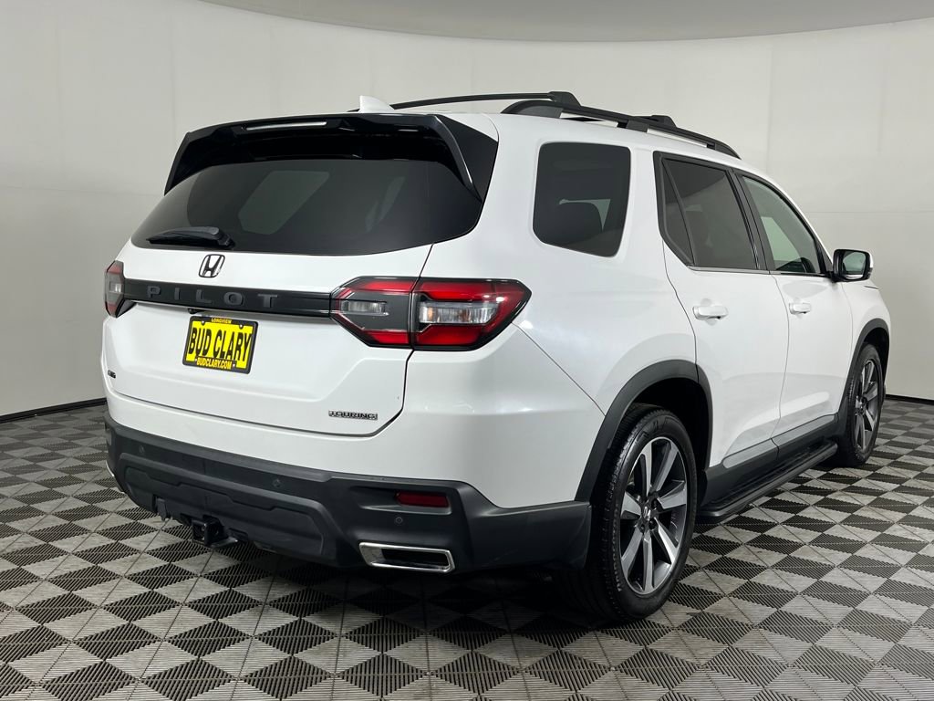 Used 2023 Honda Pilot Touring image 6