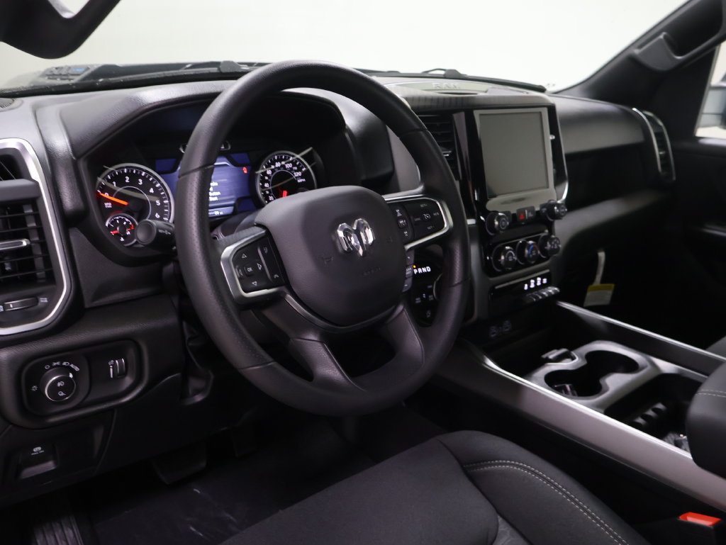 New 2026 RAM 1500 Express AWD/4WD image 18