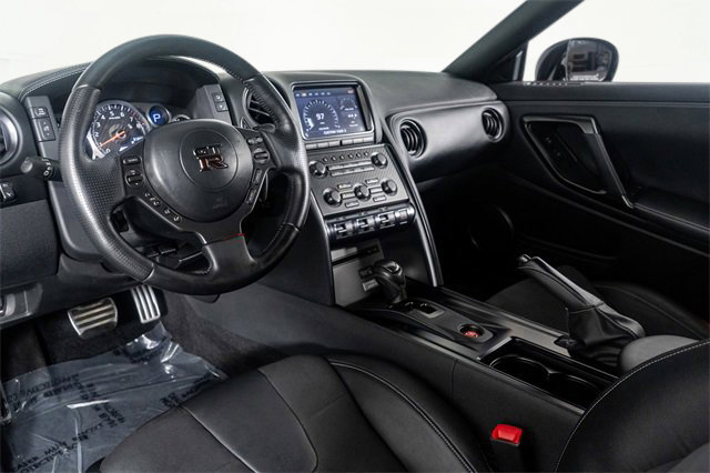 Used 2015 Nissan GT-R Premium image 28