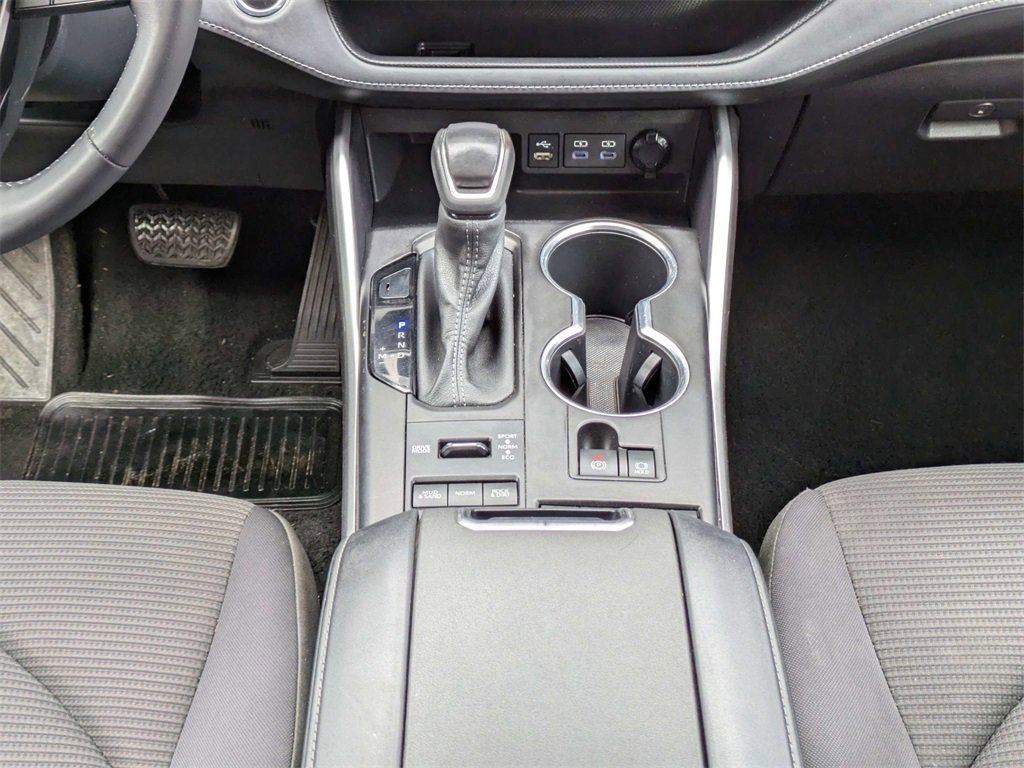 Used 2022 Toyota Highlander LE image 19