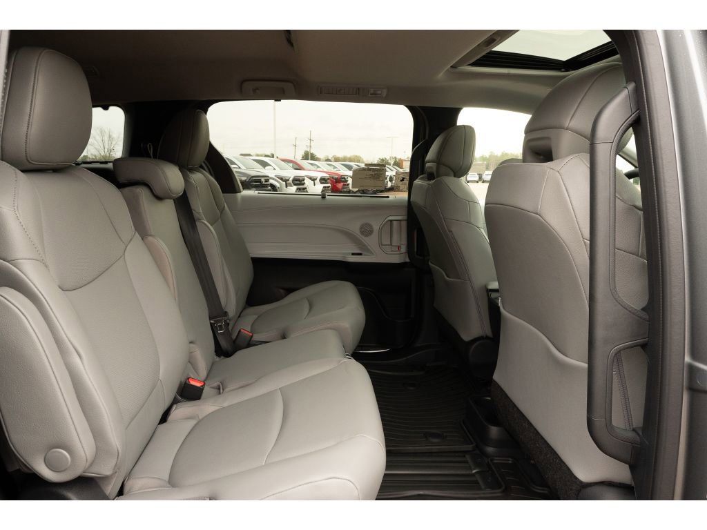 New 2026 Toyota Sienna XLE image 16
