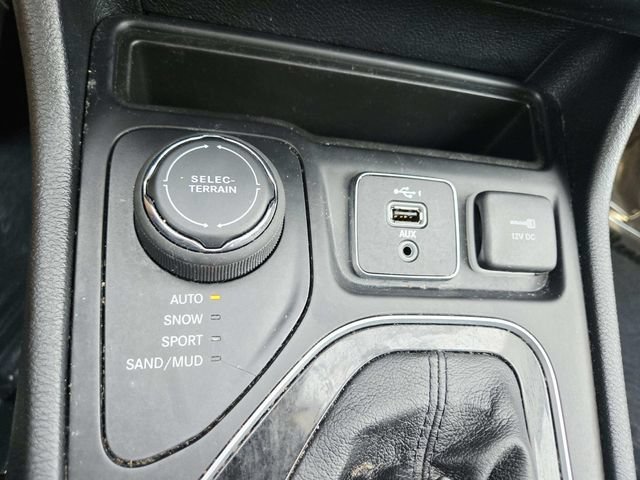 Used 2022 Jeep Cherokee Limited w/ Elite Package AWD/4WD image 28