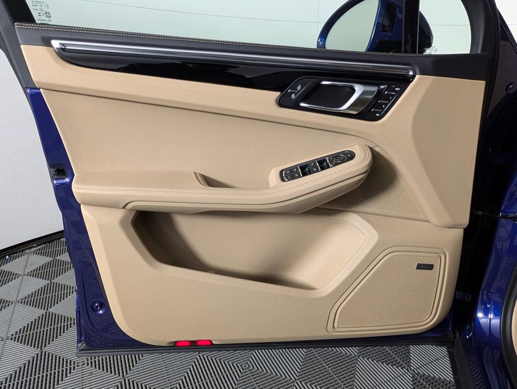 New 2026 Porsche Macan Turbo image 25