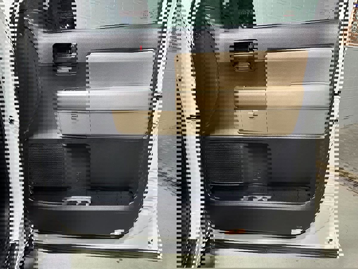 Used 2016 Toyota Sequoia SR5 image 7