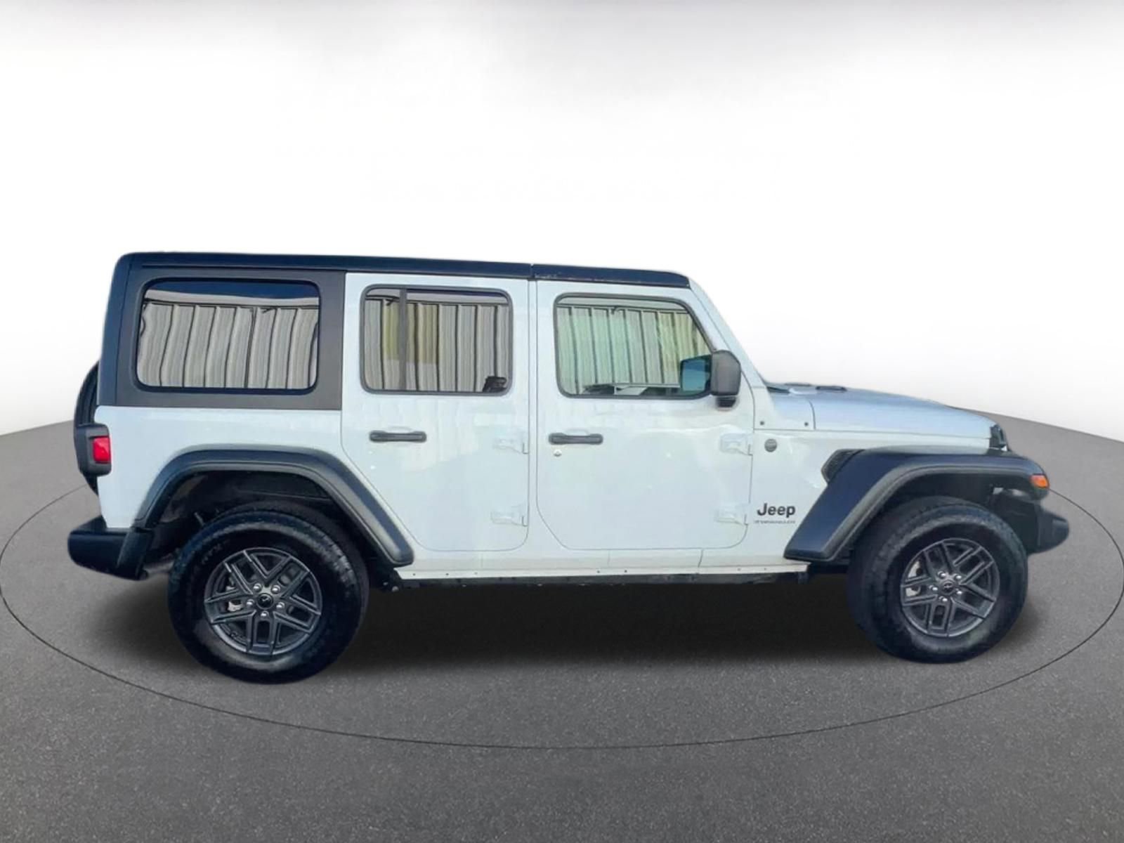 Used 2025 Jeep Wrangler Sport S image 15