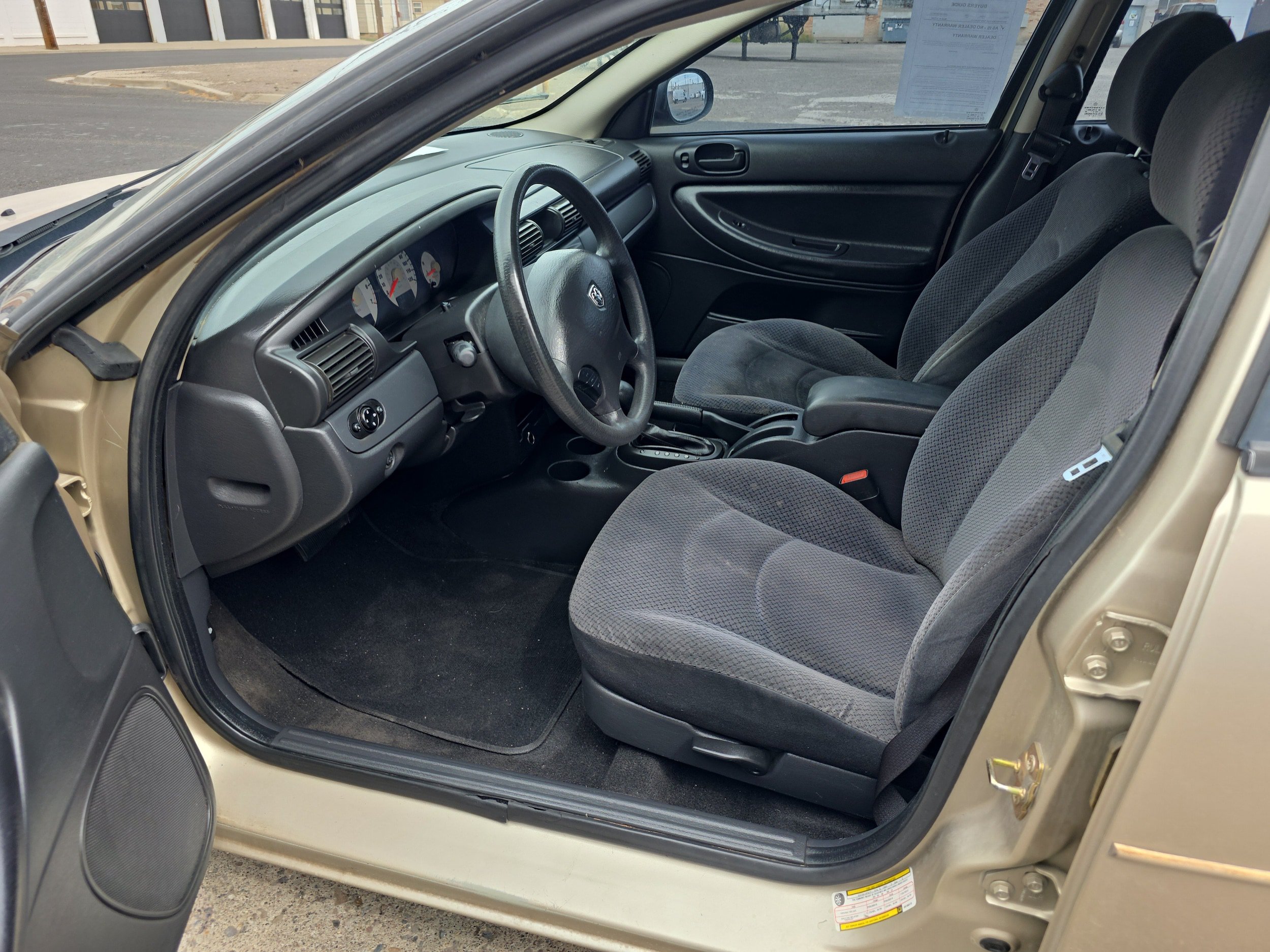 Used 2006 Dodge Stratus SXT FWD image 2