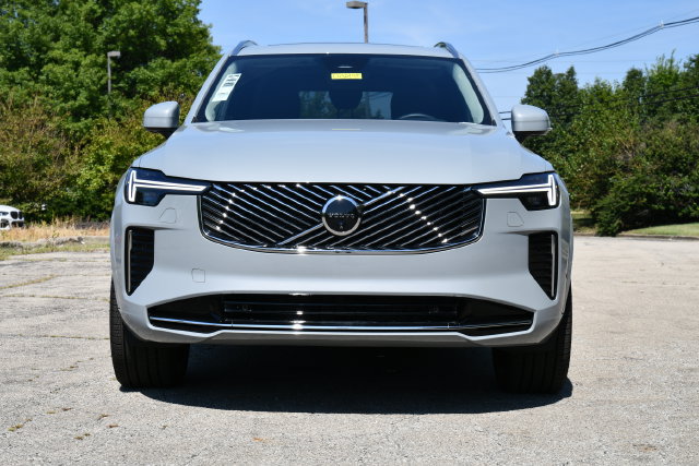 New 2026 Volvo XC90 B6 Plus w/ Protection Package Premier AWD/4WD image 2