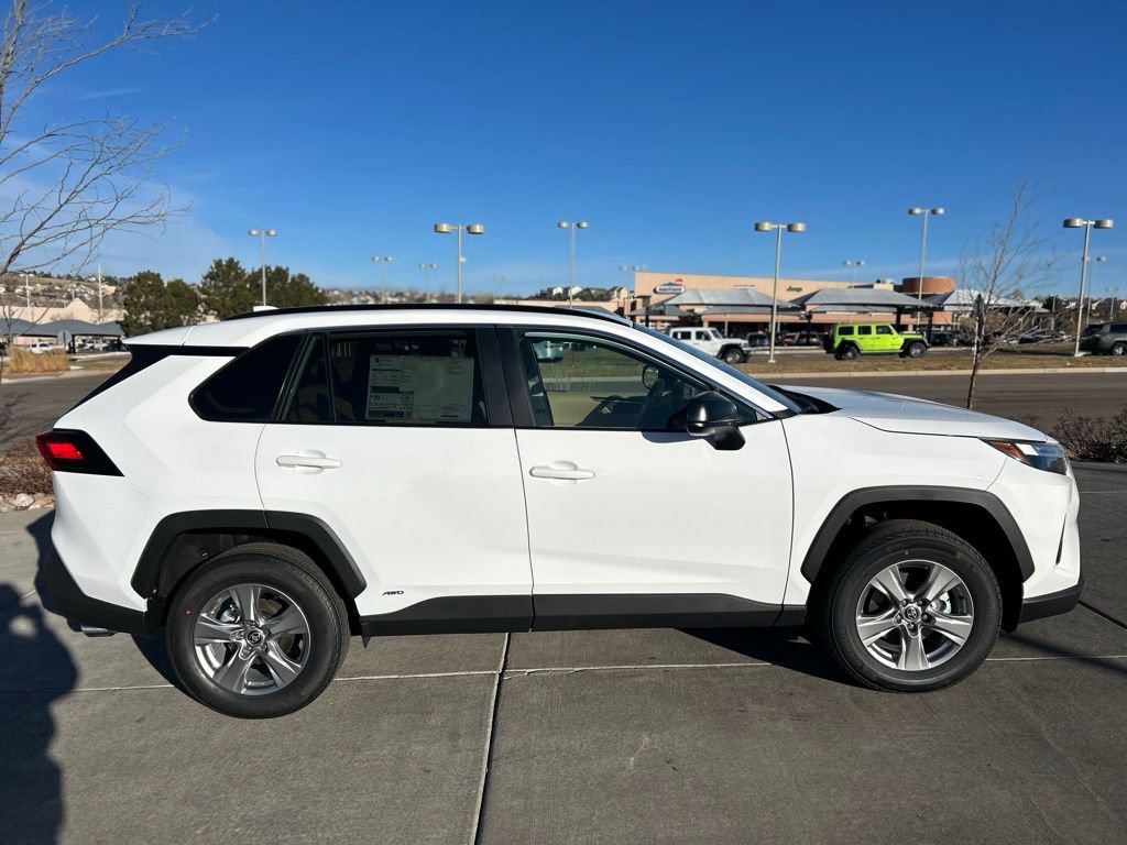 Used 2025 Toyota RAV4 SE image 6