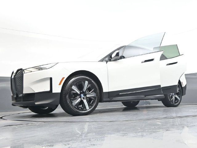 Certified 2024 BMW iX xDrive50 w/ Premium Package AWD/4WD image 42